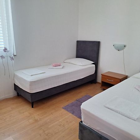 Apartments Vodopija 300M To The Beach Sveti Filip i Jakov Luaran gambar