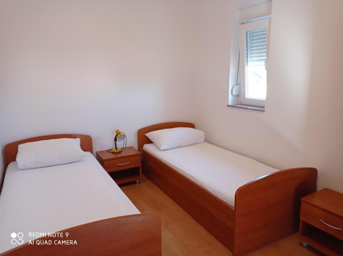 Apartments Vodopija 300M To The Beach Sveti Filip i Jakov Luaran gambar