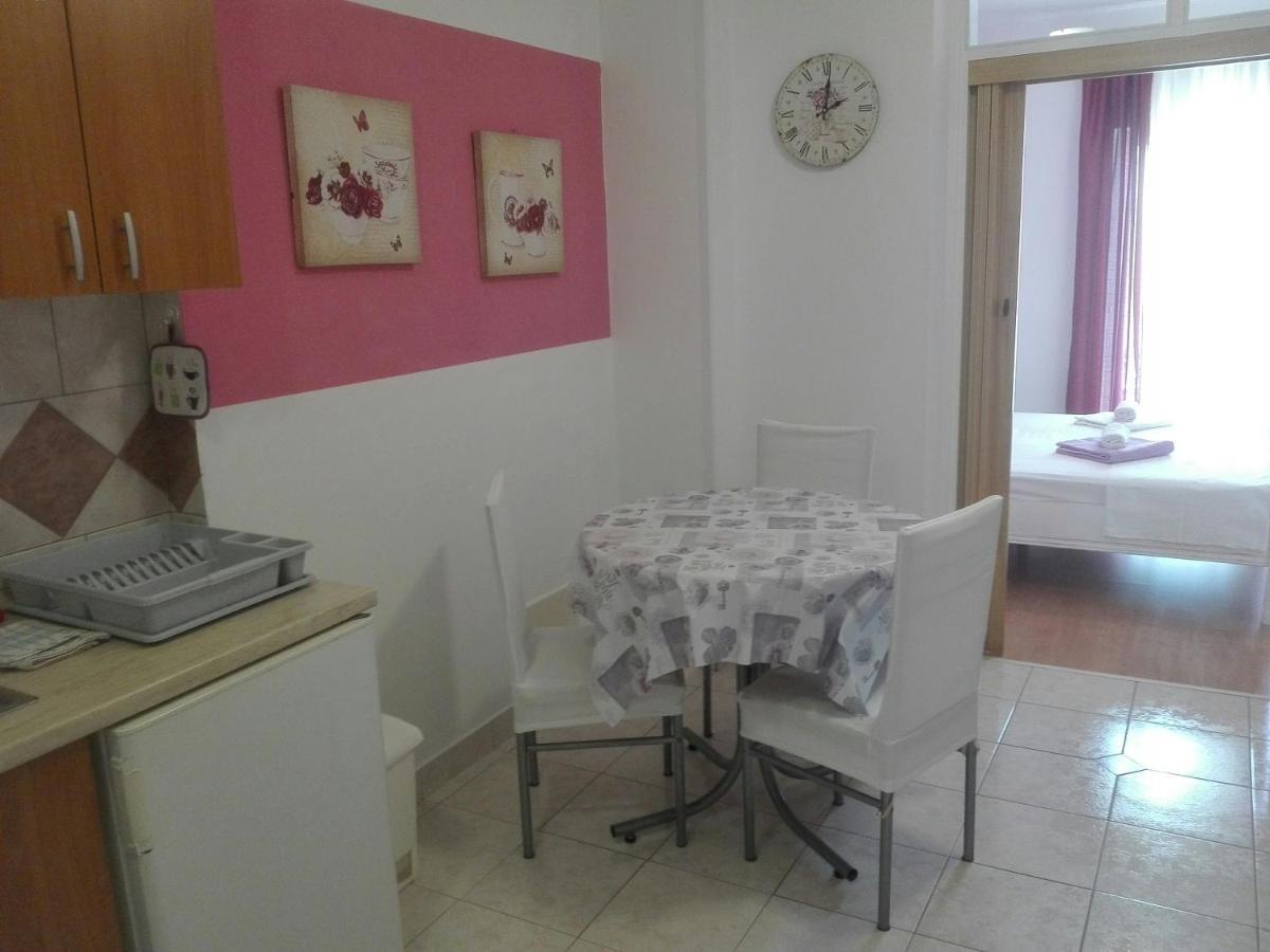 Apartments Vodopija 300M To The Beach Sveti Filip i Jakov Luaran gambar