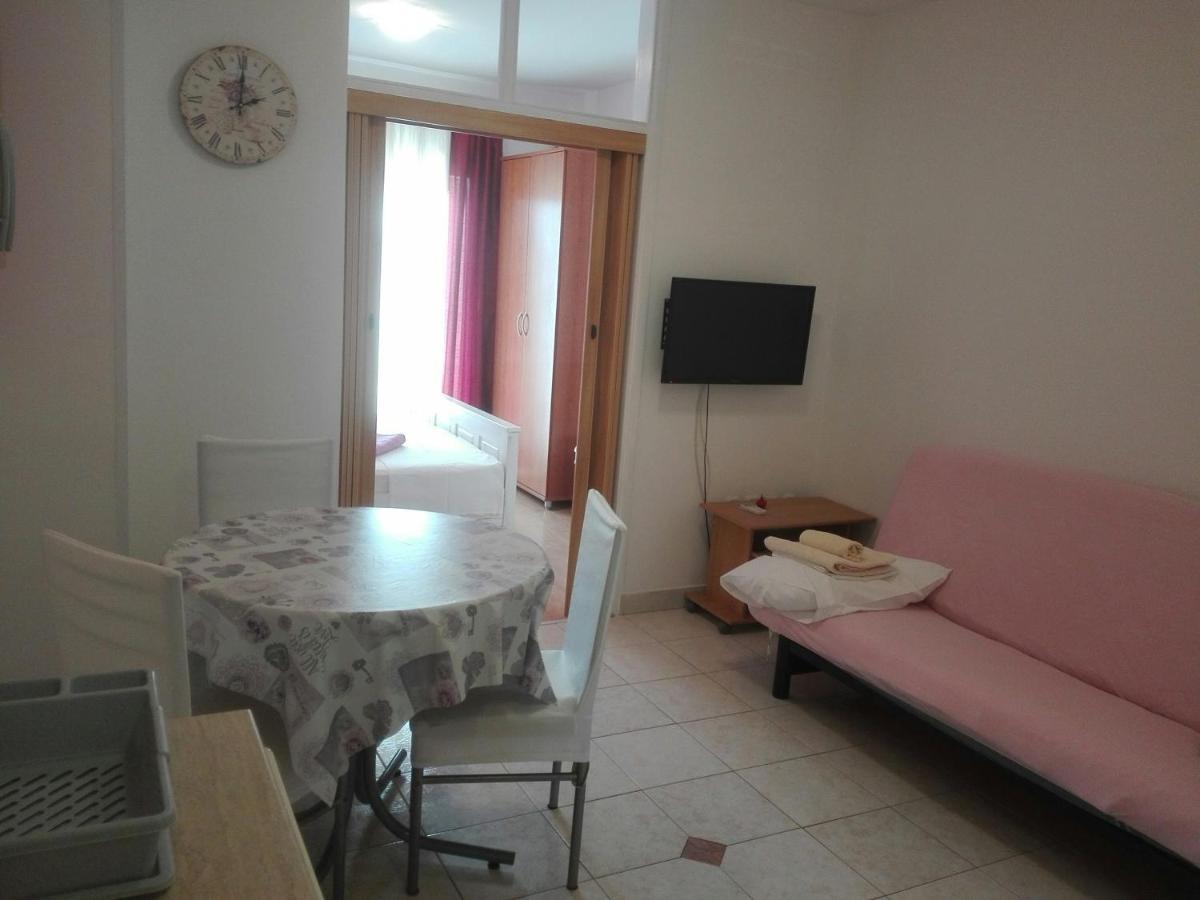 Apartments Vodopija 300M To The Beach Sveti Filip i Jakov Luaran gambar