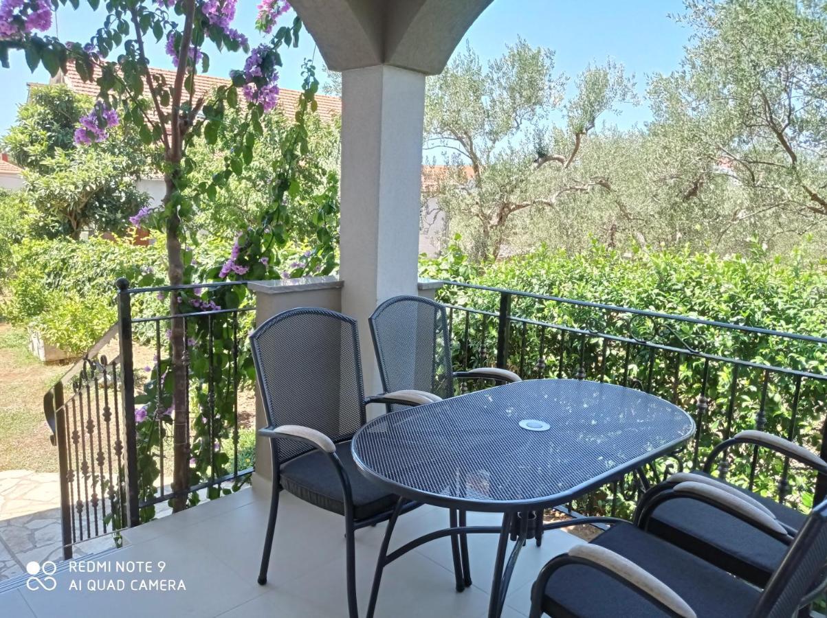 Apartments Vodopija 300M To The Beach Sveti Filip i Jakov Bilik gambar