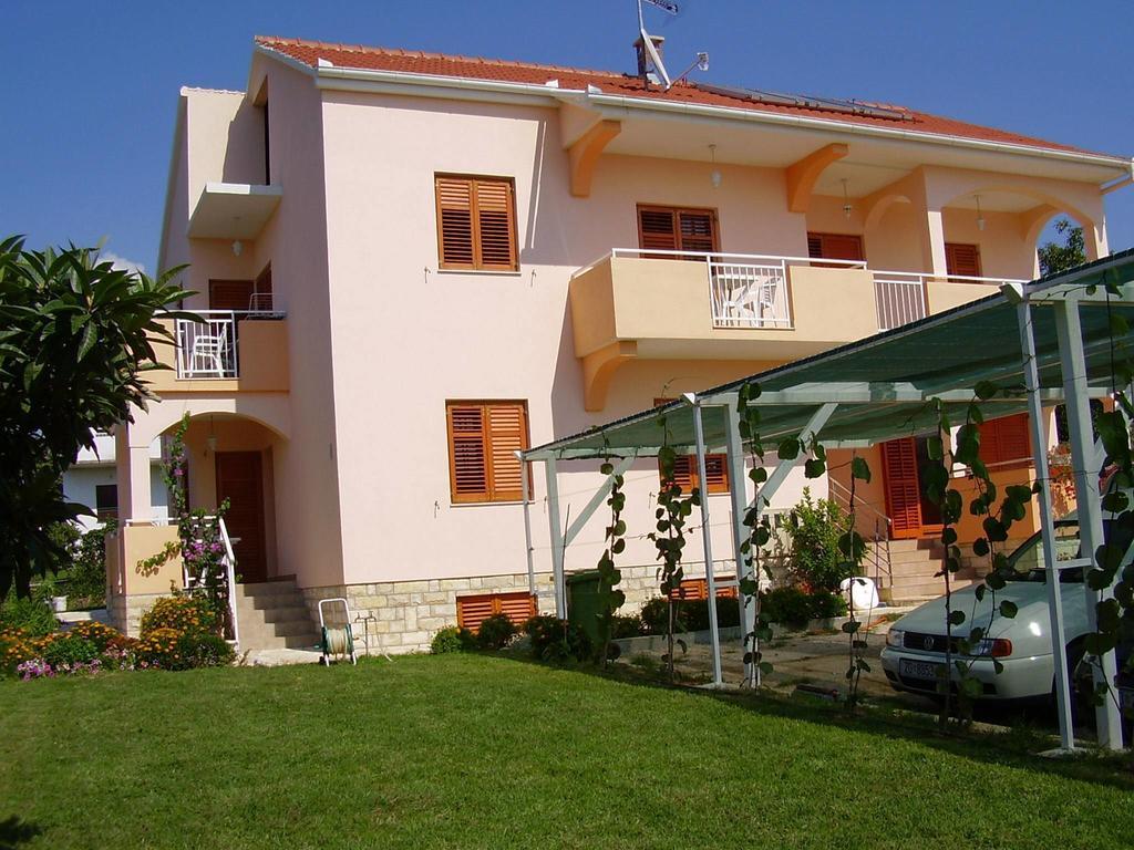 Apartments Vodopija 300M To The Beach Sveti Filip i Jakov Bilik gambar