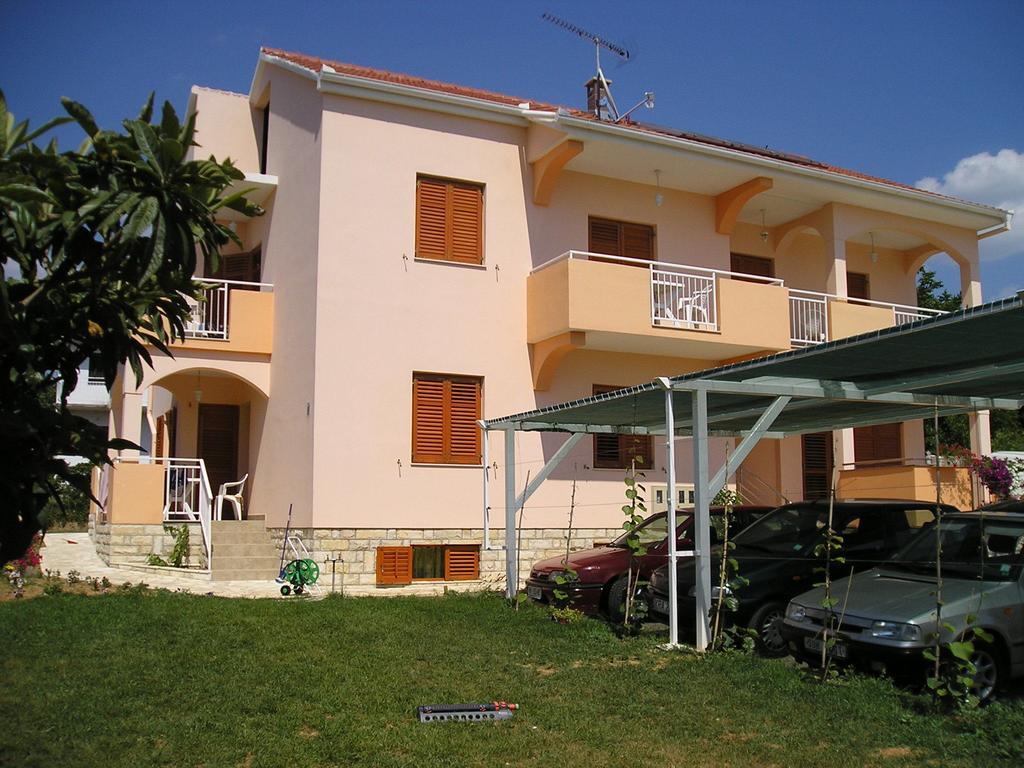 Apartments Vodopija 300M To The Beach Sveti Filip i Jakov Luaran gambar