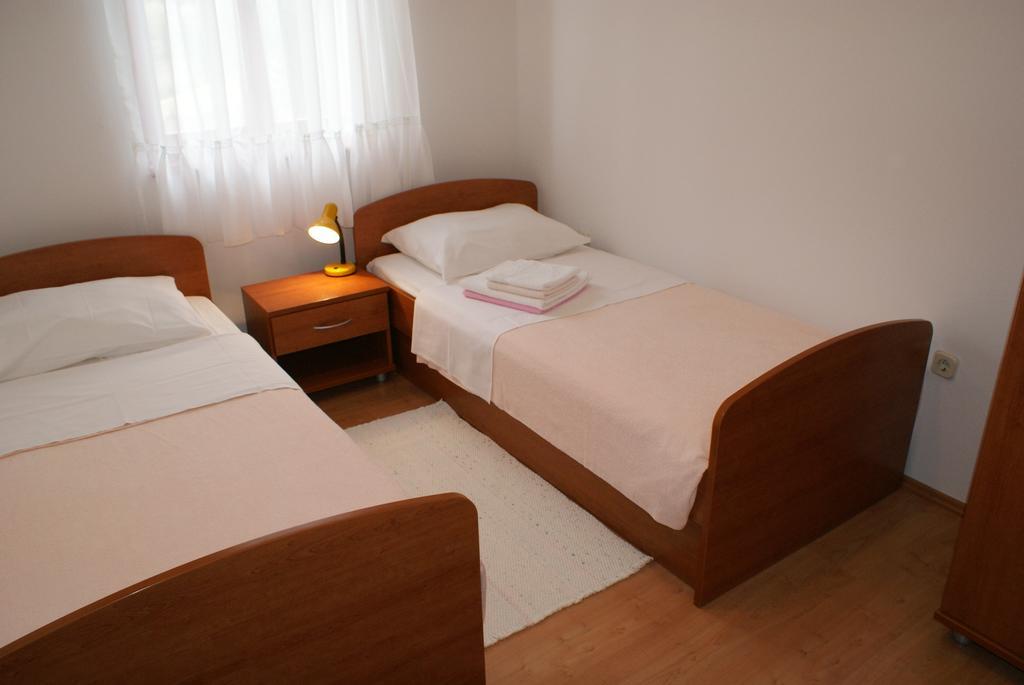 Apartments Vodopija 300M To The Beach Sveti Filip i Jakov Bilik gambar