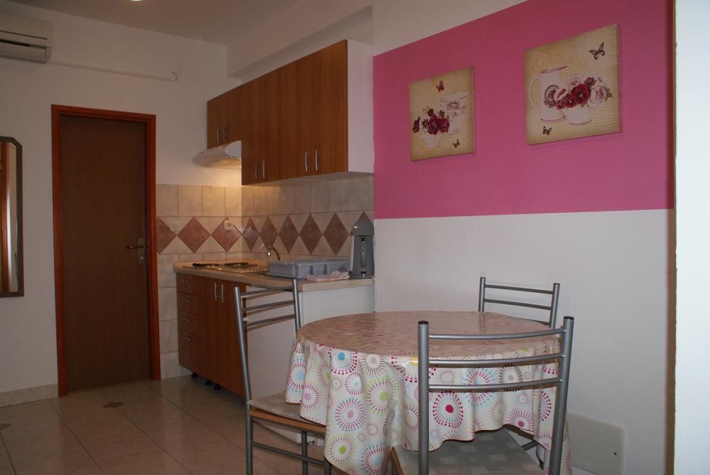Apartments Vodopija 300M To The Beach Sveti Filip i Jakov Luaran gambar