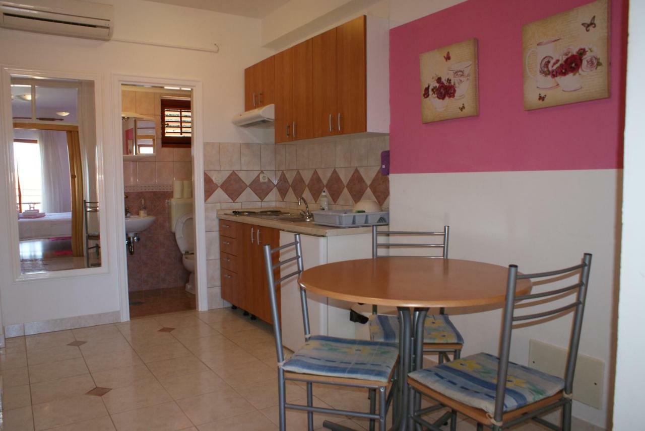 Apartments Vodopija 300M To The Beach Sveti Filip i Jakov Luaran gambar