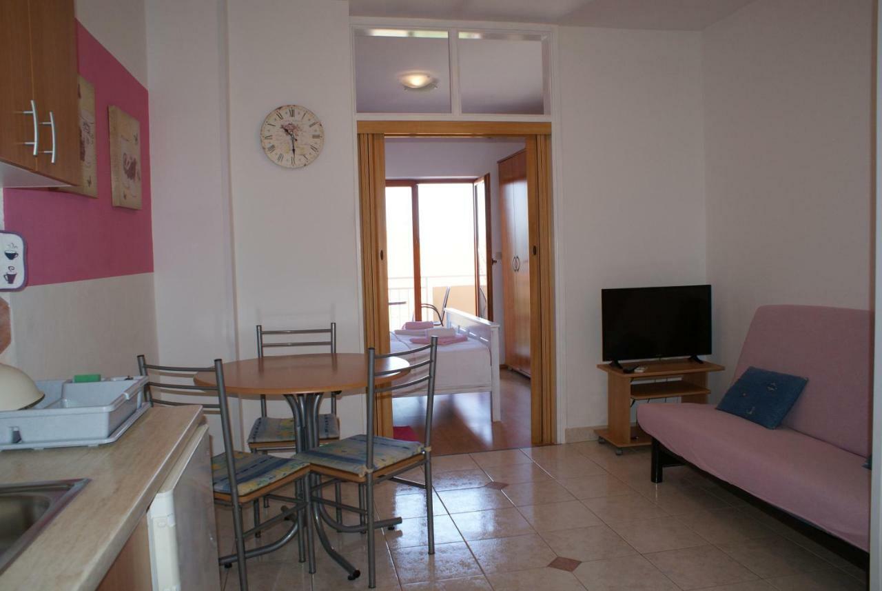 Apartments Vodopija 300M To The Beach Sveti Filip i Jakov Luaran gambar